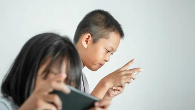 Dari Rumah, Awal Mula Anak Kecanduan Gadget(HP)